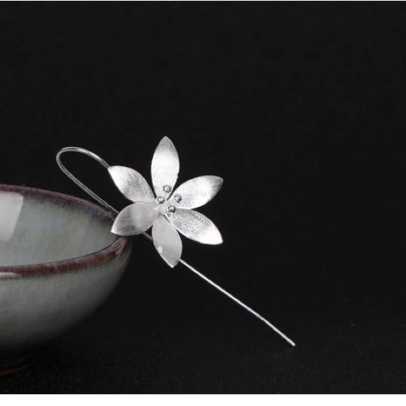 ◾️925 Sterling Silver Long Lotus Flower Drop Earrings - Picture 9 of 9